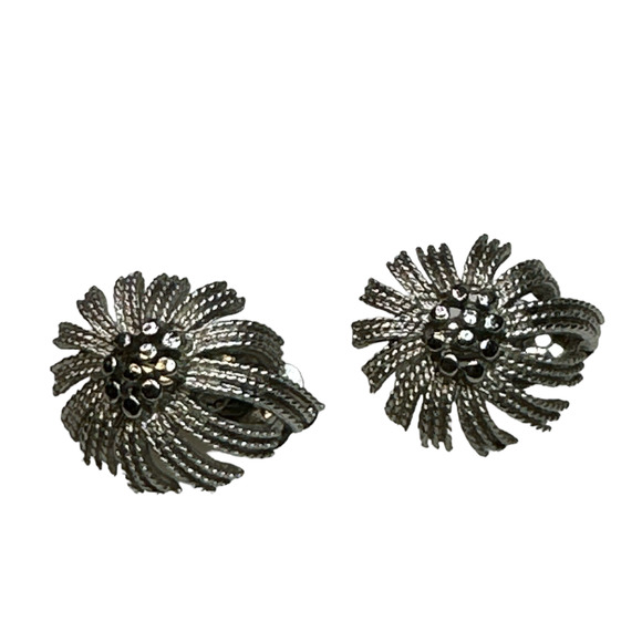 Lisner Floral 3D Clip-on Silver Plated Earrings - Picture 2 of 5